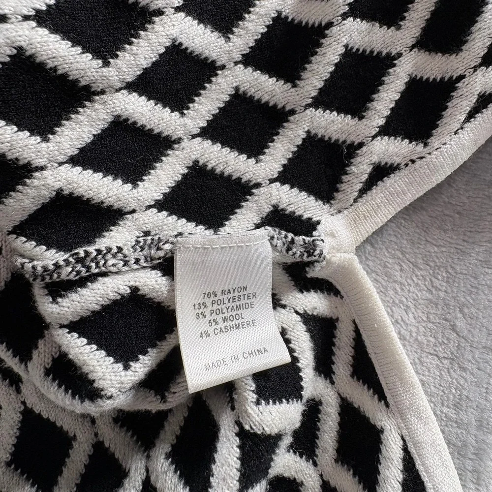 St. John Wool Blend Sweater Women Size 8 White Black Argyle Knit Pullover Casual